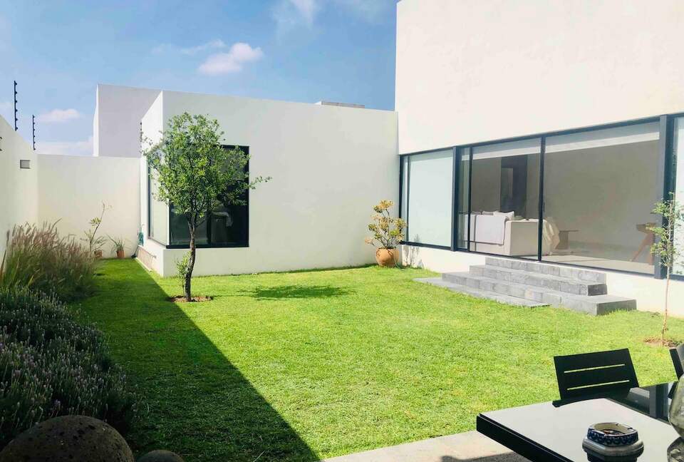 Stylish Contemporary Stay with Ample Outdoor Living - León, Mexico