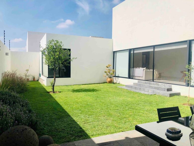 Stylish Contemporary Stay with Ample Outdoor Living - León, Mexico