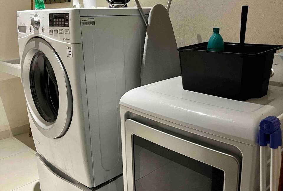 Stylish Contemporary Stay with Ample Outdoor Living - León, Mexico