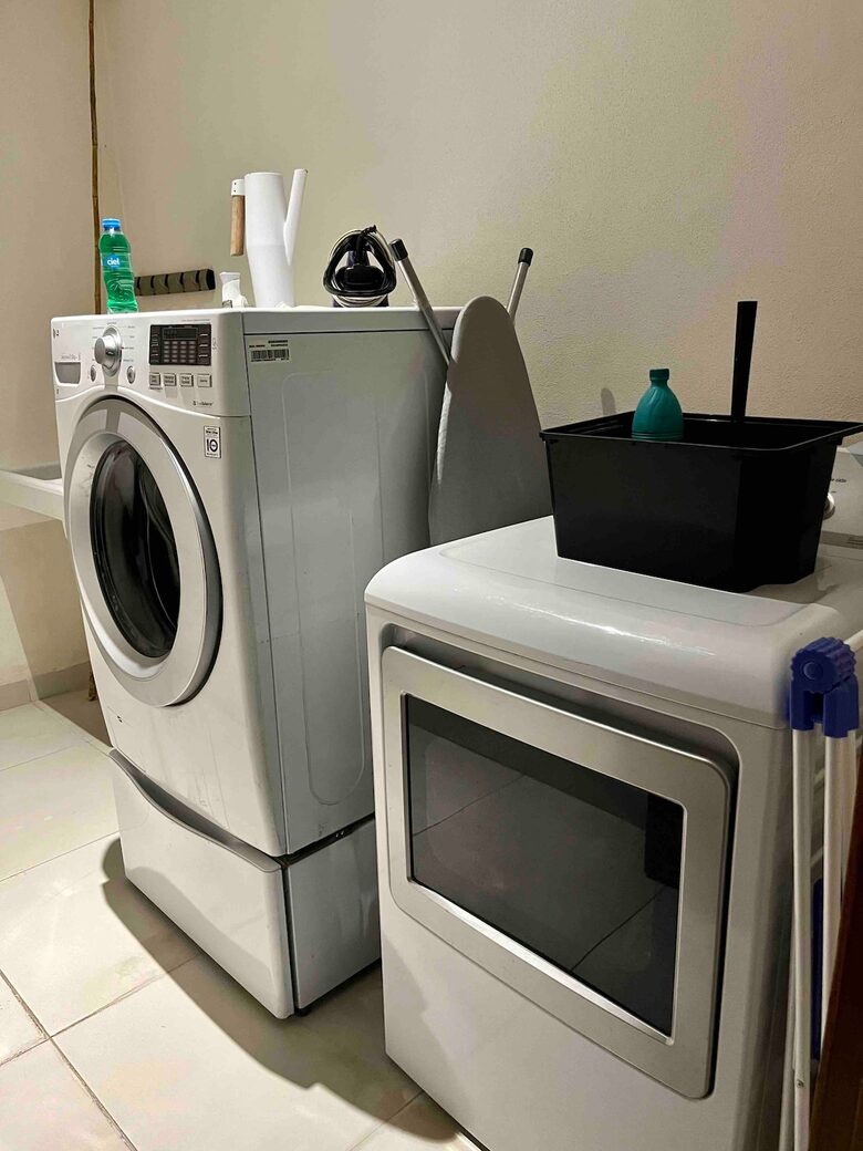 Stylish Contemporary Stay with Ample Outdoor Living - León, Mexico