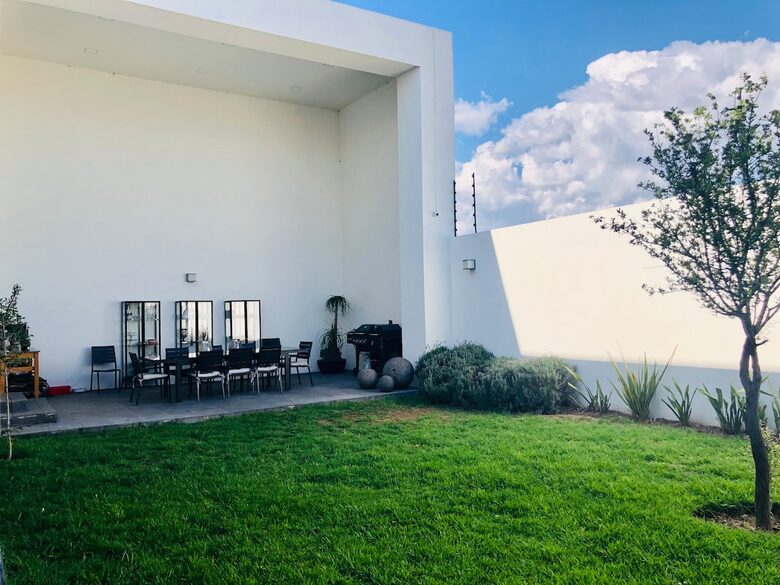 Stylish Contemporary Stay with Ample Outdoor Living - León, Mexico