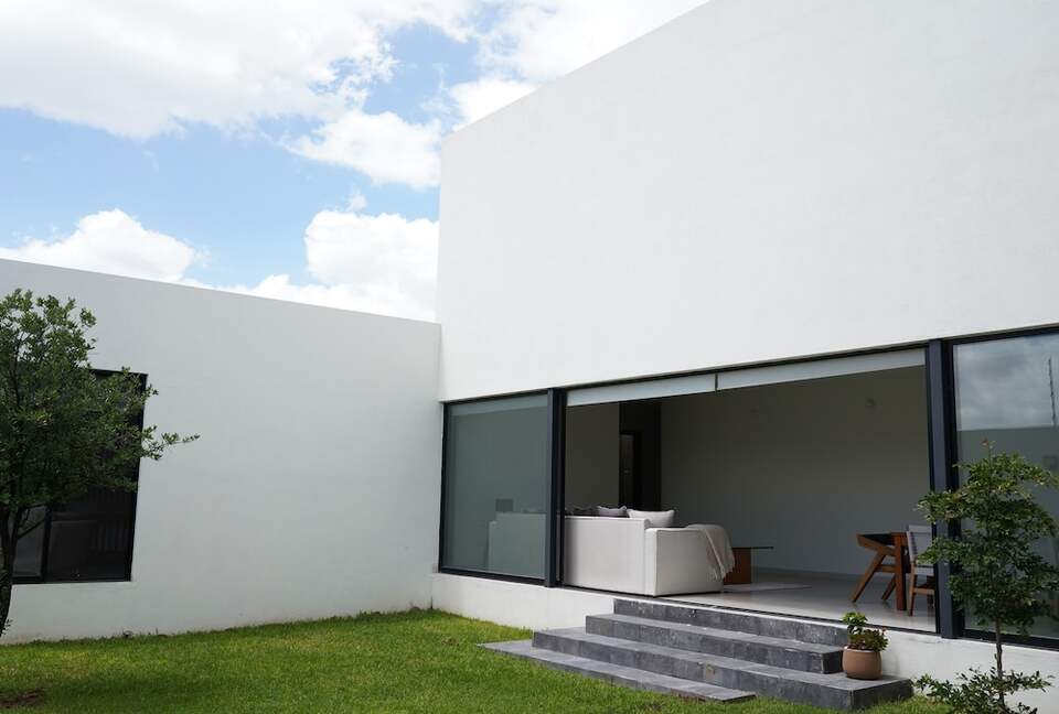 Stylish Contemporary Stay with Ample Outdoor Living - León, Mexico