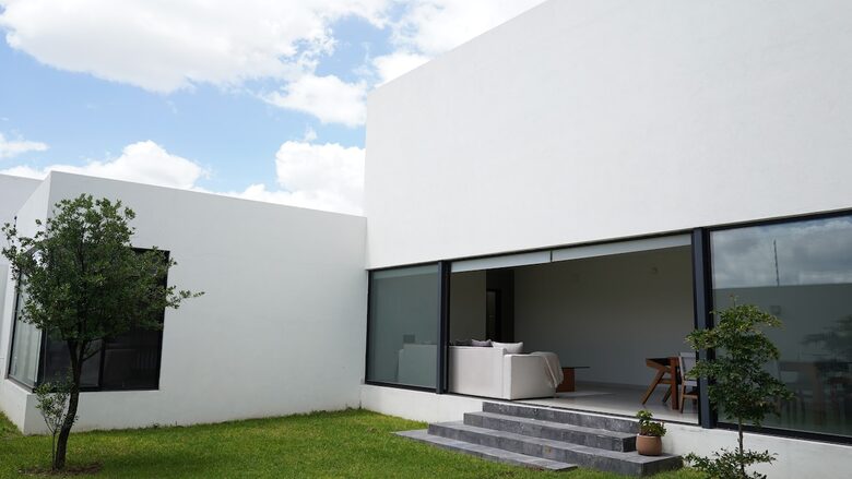 Stylish Contemporary Stay with Ample Outdoor Living - León, Mexico