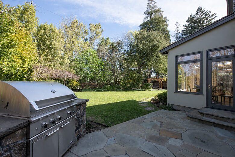 Built in BBQ off kitchen