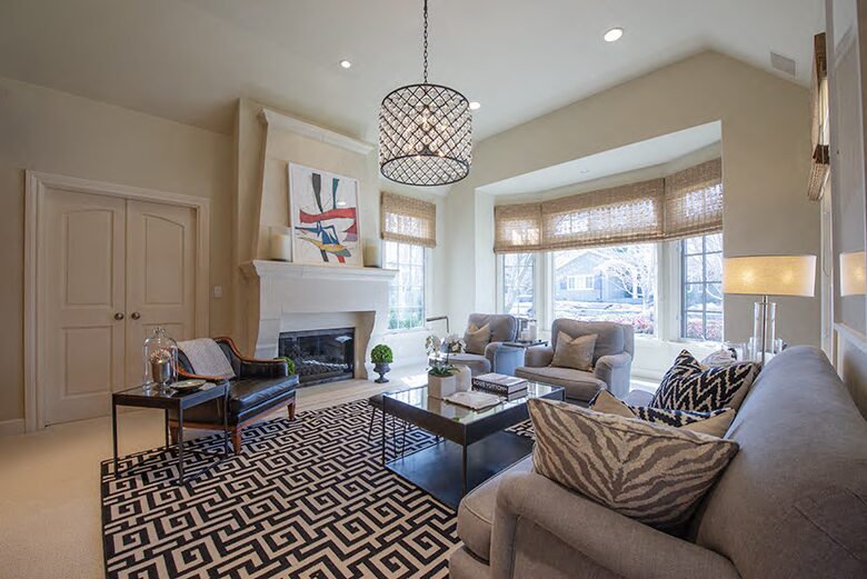 Living Room with fireplace