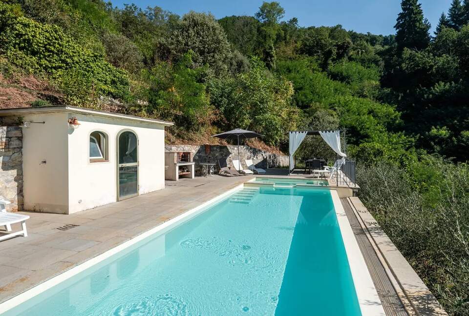 Refined Escape Surrounded by the Tuscan Hills - Coreglia Antelminelli, Italy