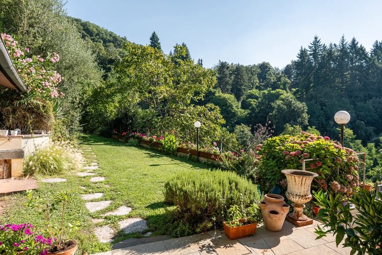 Refined Escape Surrounded by the Tuscan Hills - Coreglia Antelminelli, Italy