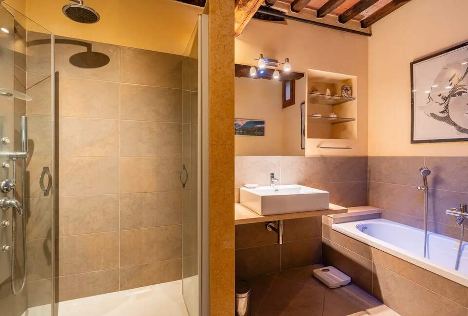 Refined Escape Surrounded by the Tuscan Hills - Coreglia Antelminelli, Italy