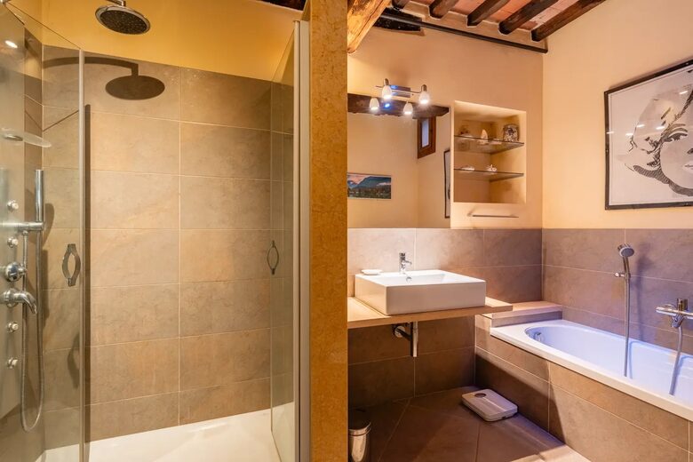 Refined Escape Surrounded by the Tuscan Hills - Coreglia Antelminelli, Italy