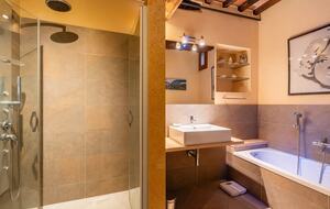 Refined Escape Surrounded by the Tuscan Hills - Coreglia Antelminelli, Italy