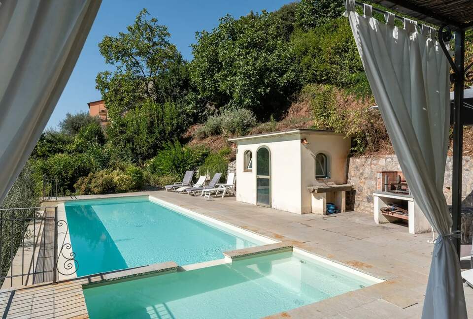 Refined Escape Surrounded by the Tuscan Hills - Coreglia Antelminelli, Italy