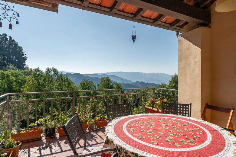 Refined Escape Surrounded by the Tuscan Hills - Coreglia Antelminelli, Italy