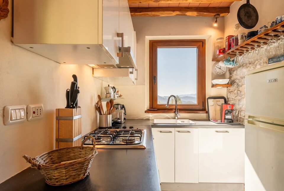 Refined Escape Surrounded by the Tuscan Hills - Coreglia Antelminelli, Italy