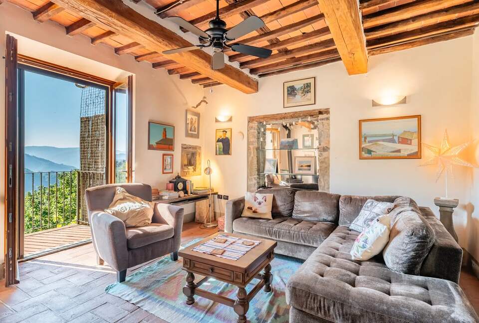 Refined Escape Surrounded by the Tuscan Hills - Coreglia Antelminelli, Italy