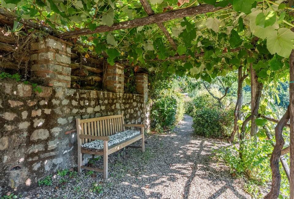 Refined Escape Surrounded by the Tuscan Hills - Coreglia Antelminelli, Italy