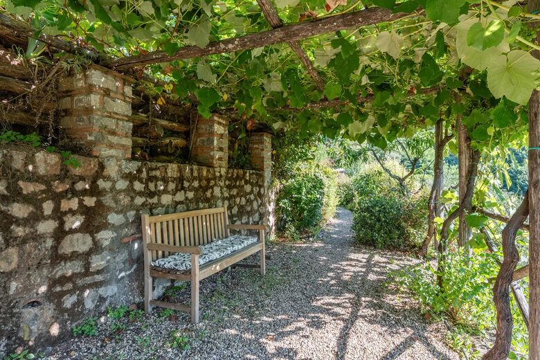 Refined Escape Surrounded by the Tuscan Hills - Coreglia Antelminelli, Italy