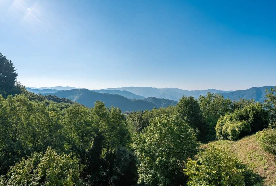 Refined Escape Surrounded by the Tuscan Hills - Coreglia Antelminelli, Italy