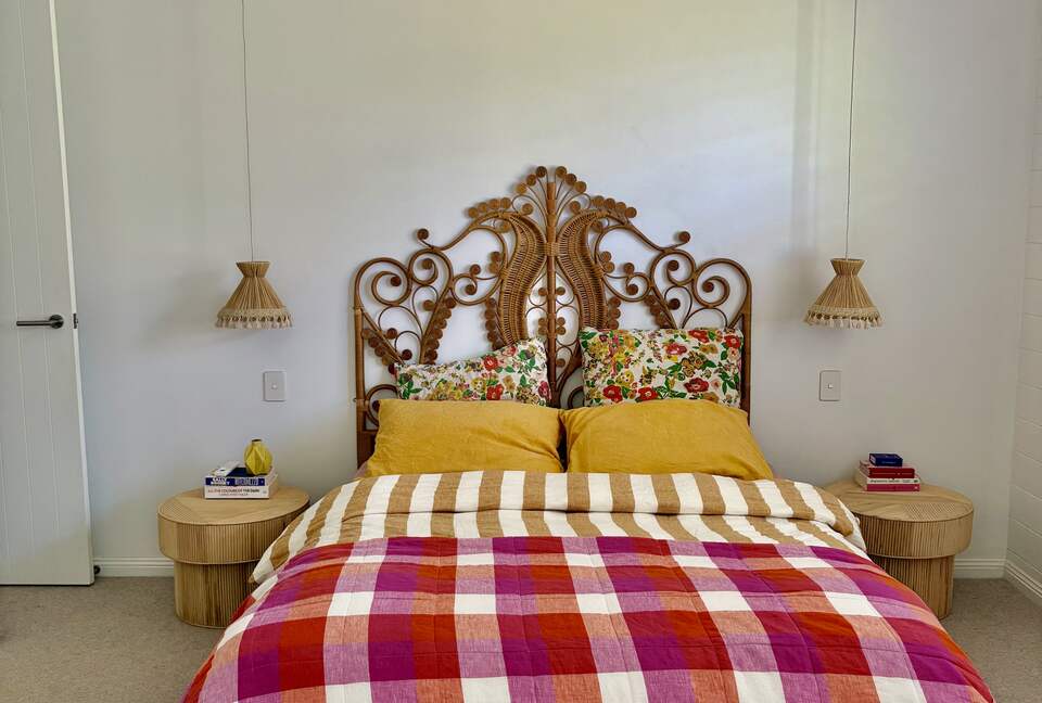 Hilltop Retreat with Infinity Pool and Tennis Court - Myocum, Australia