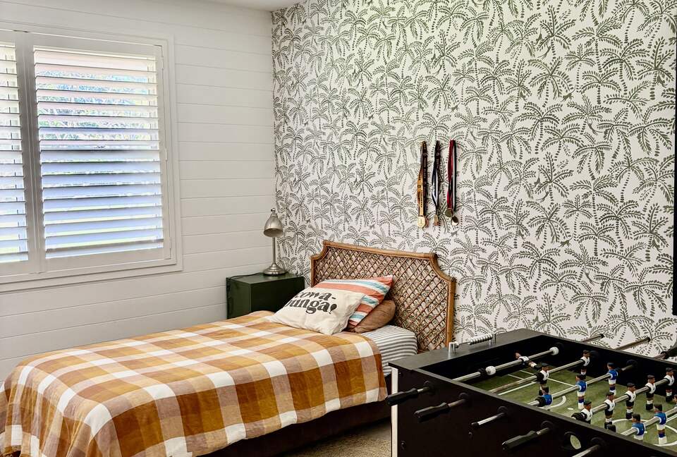 Hilltop Retreat with Infinity Pool and Tennis Court - Myocum, Australia