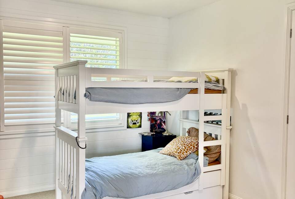 Hilltop Retreat with Infinity Pool and Tennis Court - Myocum, Australia