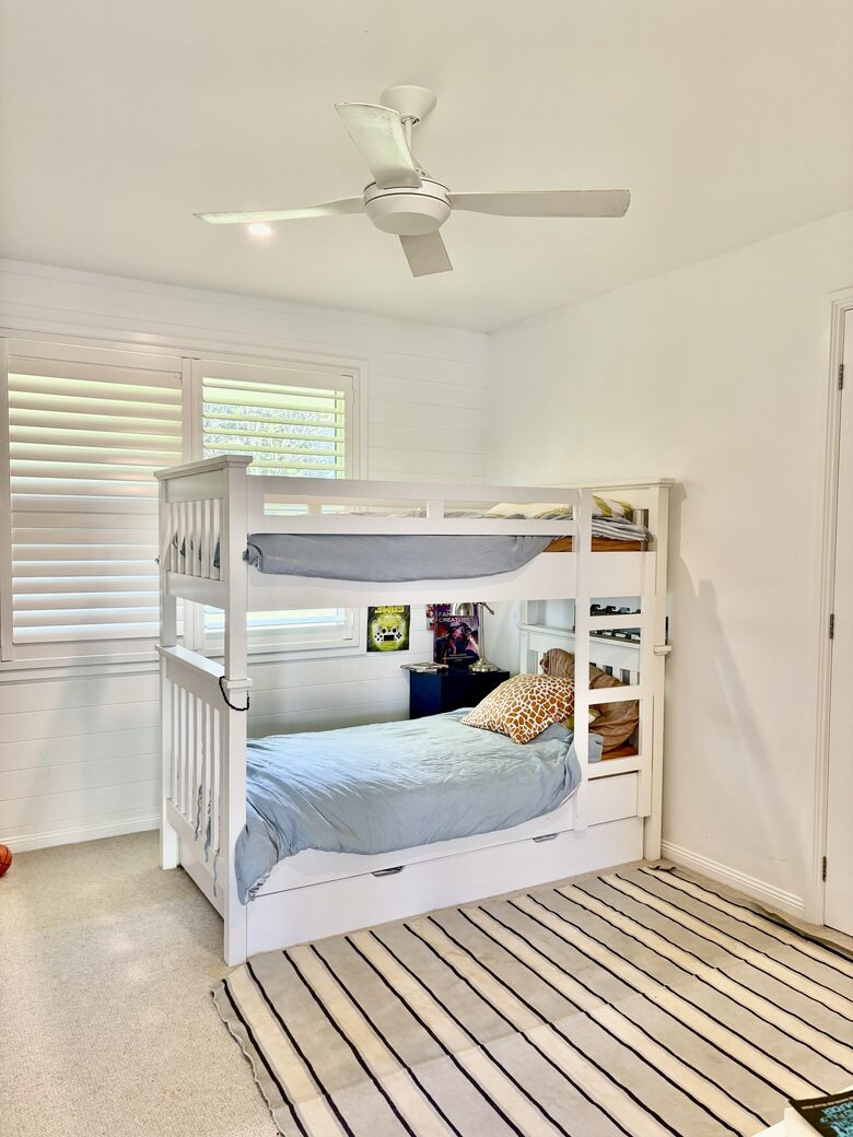 Hilltop Retreat with Infinity Pool and Tennis Court - Myocum, Australia