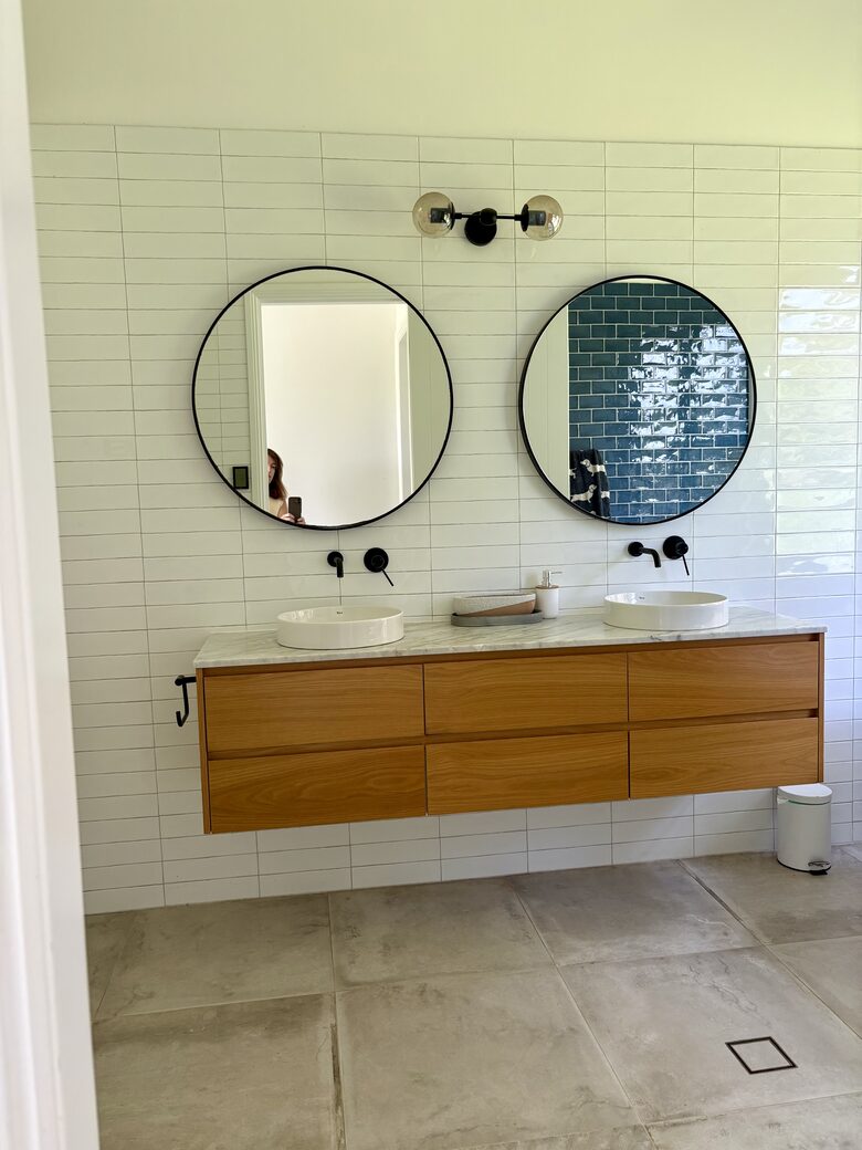 Hilltop Retreat with Infinity Pool and Tennis Court - Myocum, Australia