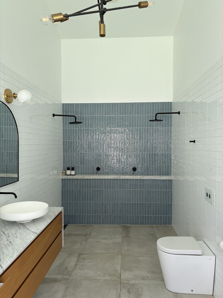 Hilltop Retreat with Infinity Pool and Tennis Court - Myocum, Australia