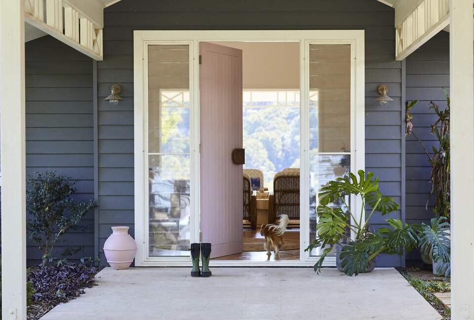 Hilltop Retreat with Infinity Pool and Tennis Court - Myocum, Australia
