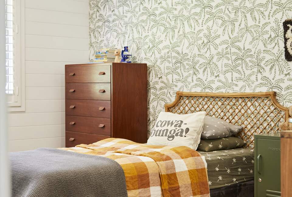 Hilltop Retreat with Infinity Pool and Tennis Court - Myocum, Australia