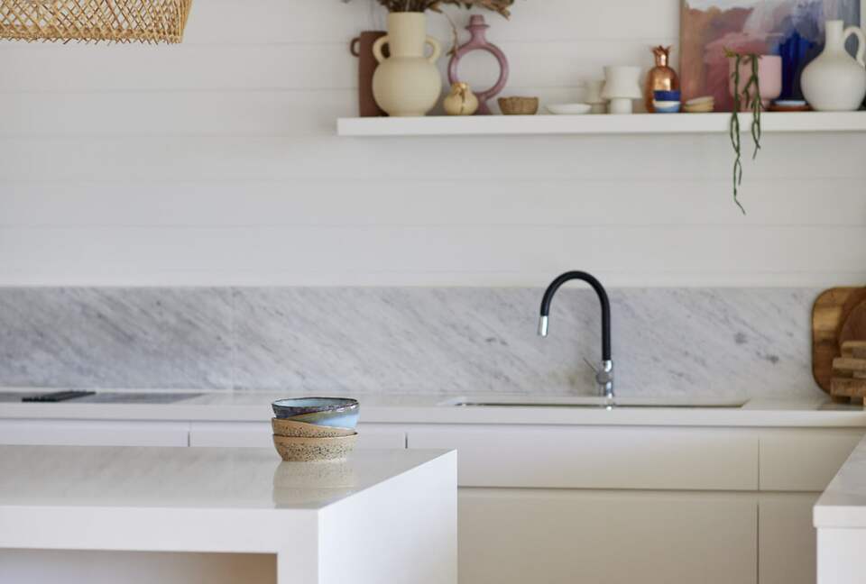 Hilltop Retreat with Infinity Pool and Tennis Court - Myocum, Australia