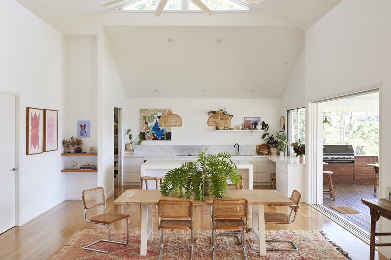 Hilltop Retreat with Infinity Pool and Tennis Court - Myocum, Australia