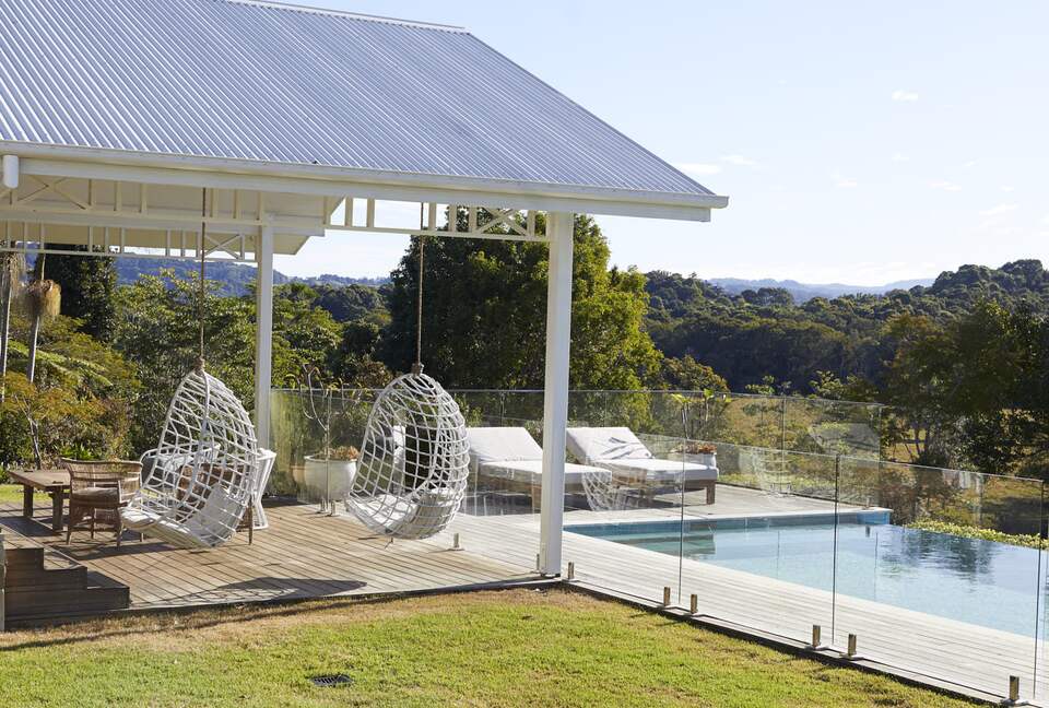 Hilltop Retreat with Infinity Pool and Tennis Court - Myocum, Australia