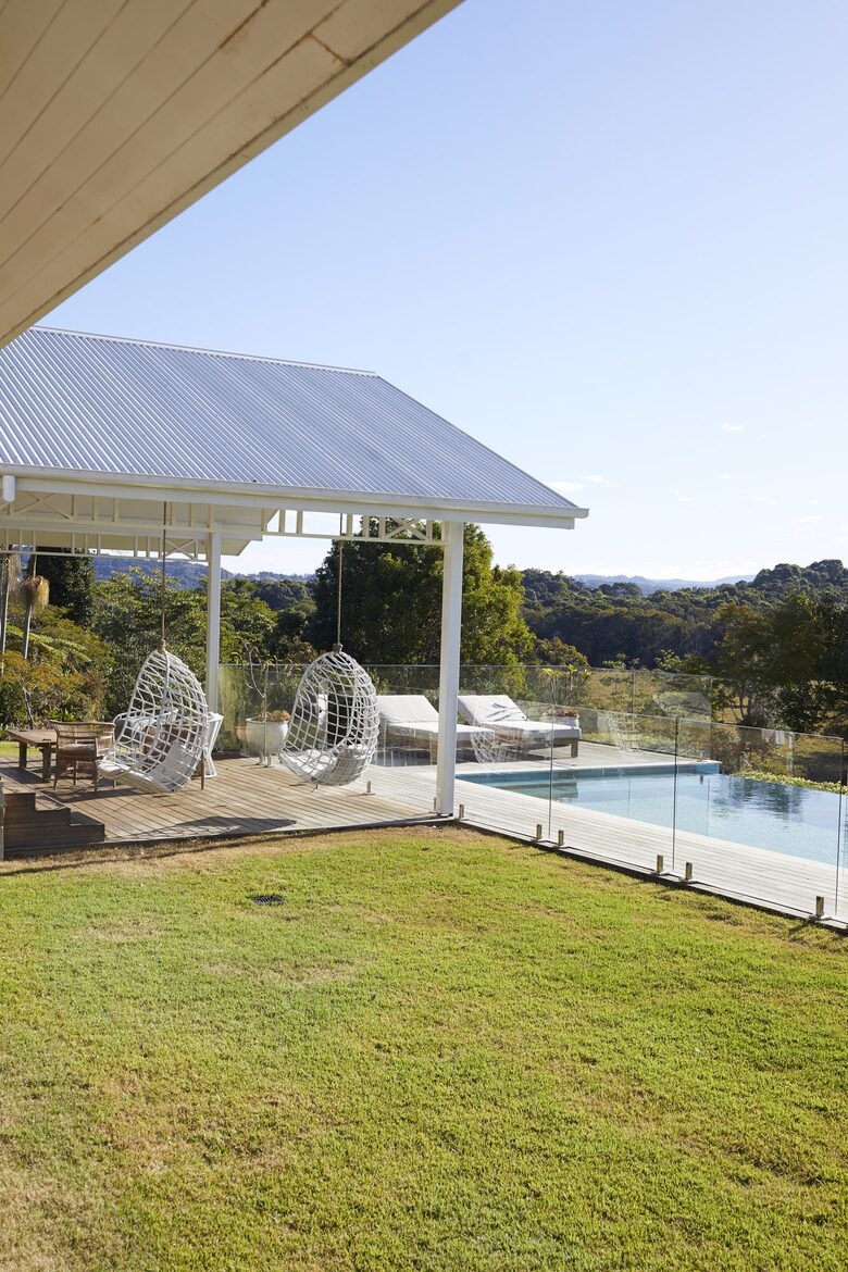 Hilltop Retreat with Infinity Pool and Tennis Court - Myocum, Australia