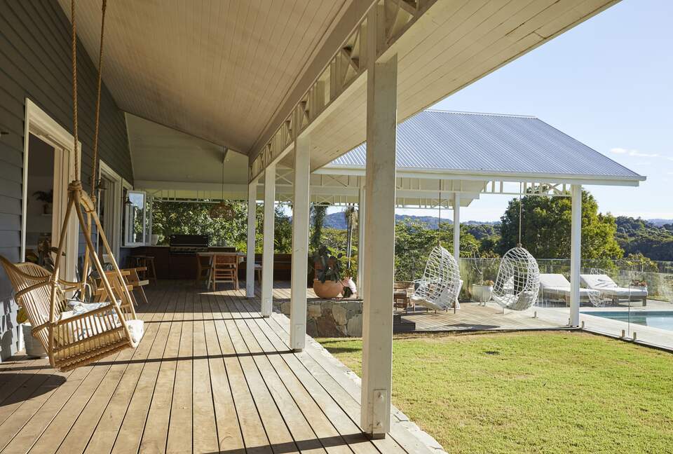 Hilltop Retreat with Infinity Pool and Tennis Court - Myocum, Australia