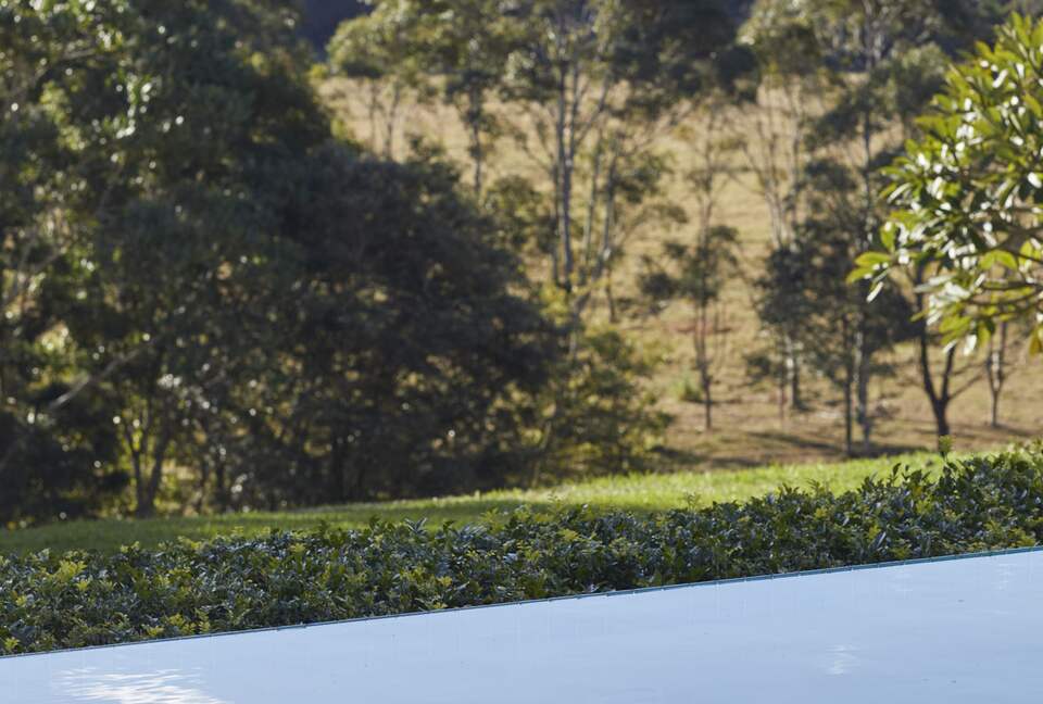 Hilltop Retreat with Infinity Pool and Tennis Court - Myocum, Australia