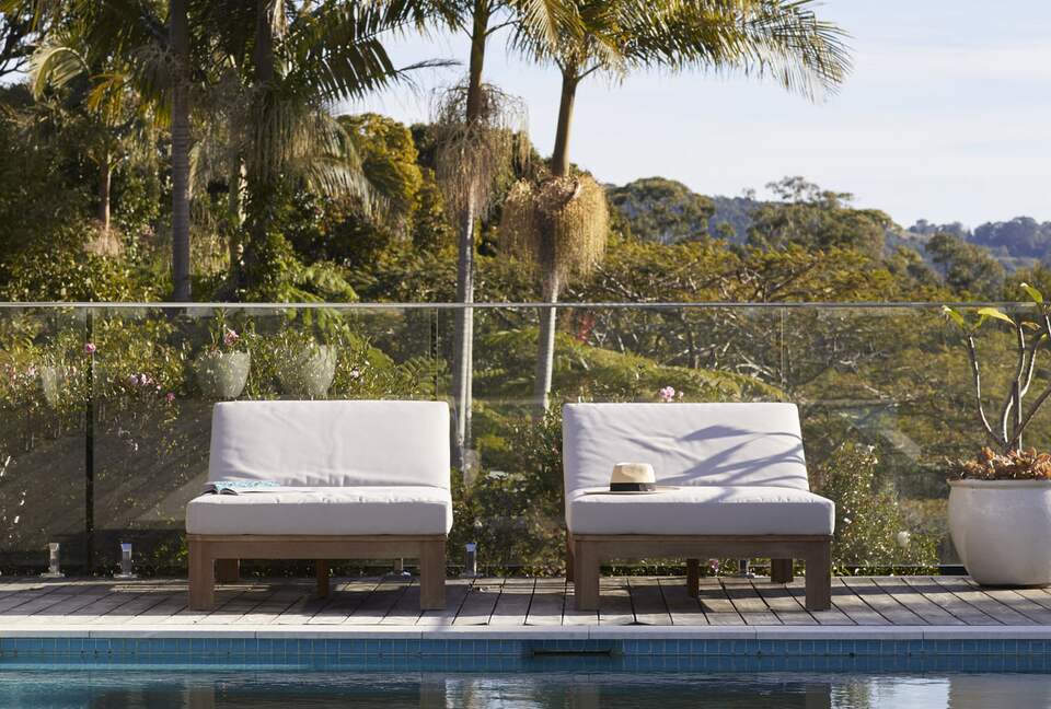 Hilltop Retreat with Infinity Pool and Tennis Court - Myocum, Australia