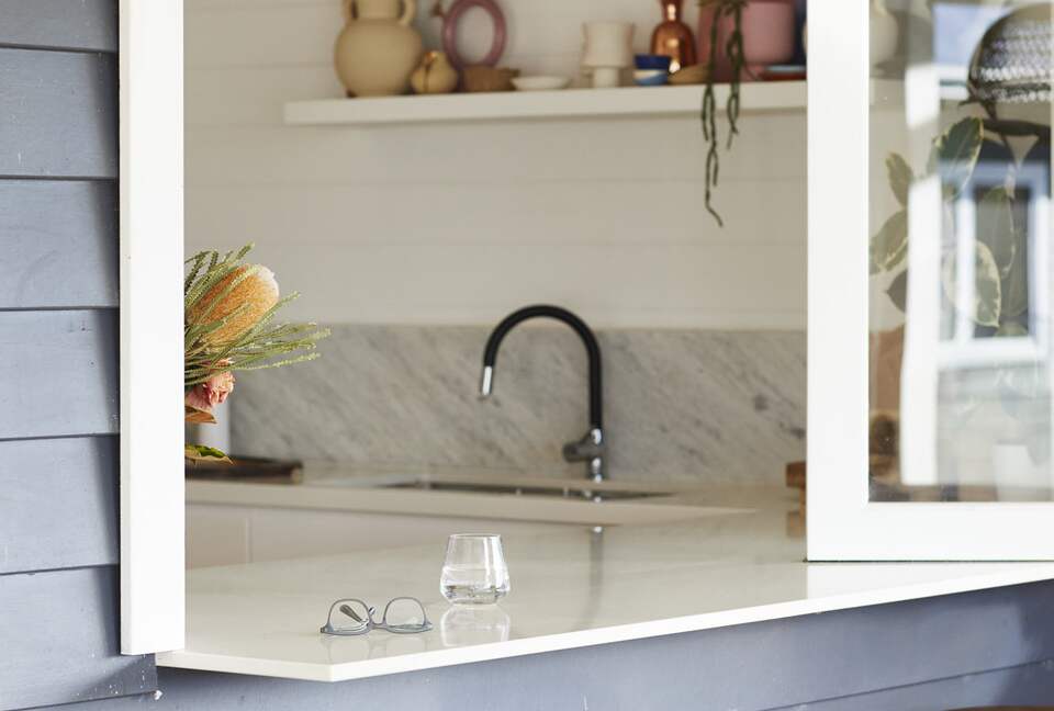 Hilltop Retreat with Infinity Pool and Tennis Court - Myocum, Australia