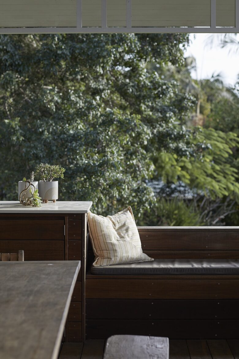 Hilltop Retreat with Infinity Pool and Tennis Court - Myocum, Australia