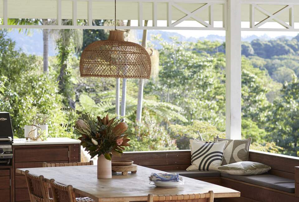 Hilltop Retreat with Infinity Pool and Tennis Court - Myocum, Australia