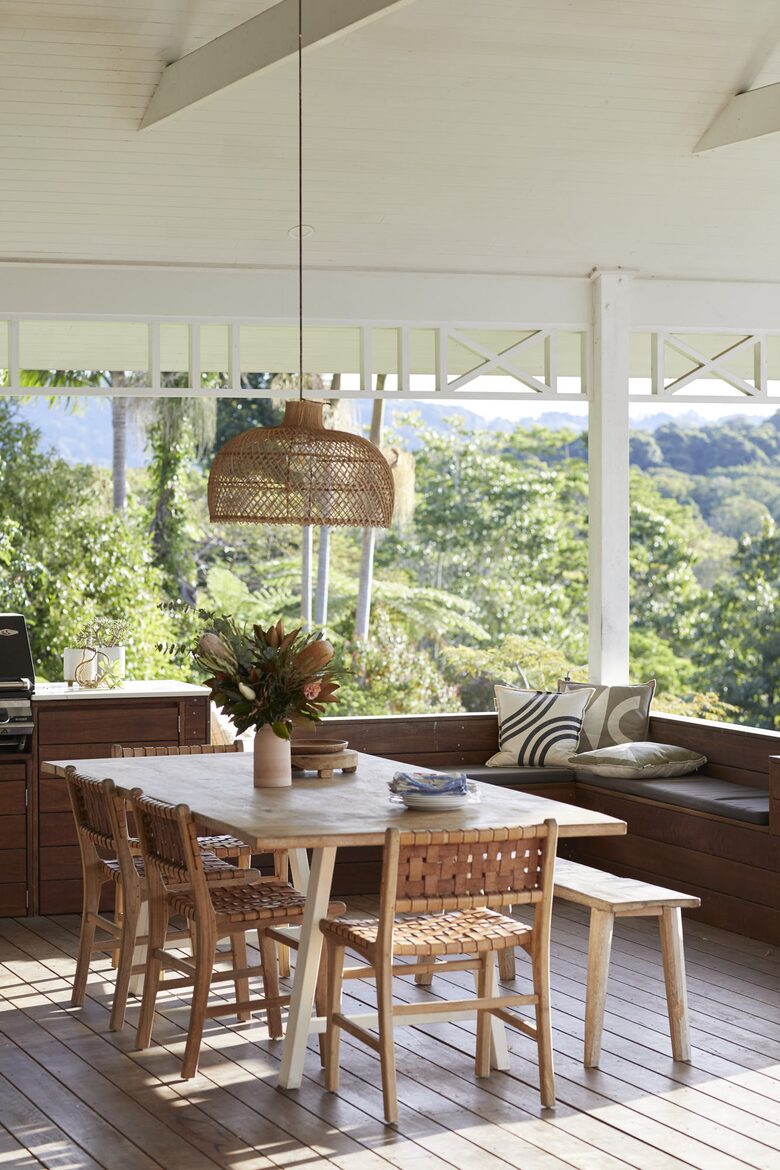 Hilltop Retreat with Infinity Pool and Tennis Court - Myocum, Australia