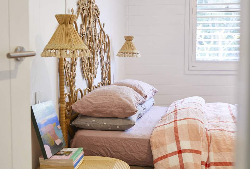 Hilltop Retreat with Infinity Pool and Tennis Court - Myocum, Australia