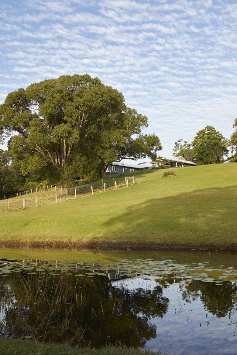 Hilltop Retreat with Infinity Pool and Tennis Court - Myocum, Australia
