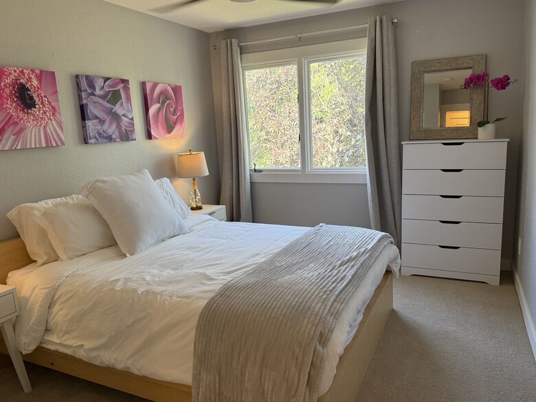 Bright & Comfortable Anchorage Escape - Anchorage, Alaska