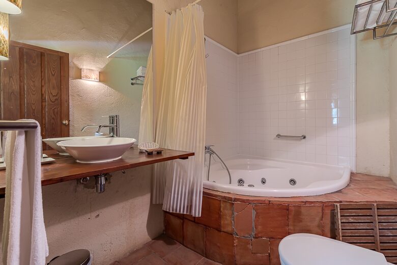 Rustic Elegance in the Heart of Extremadura - Cuacos de Yuste, Spain