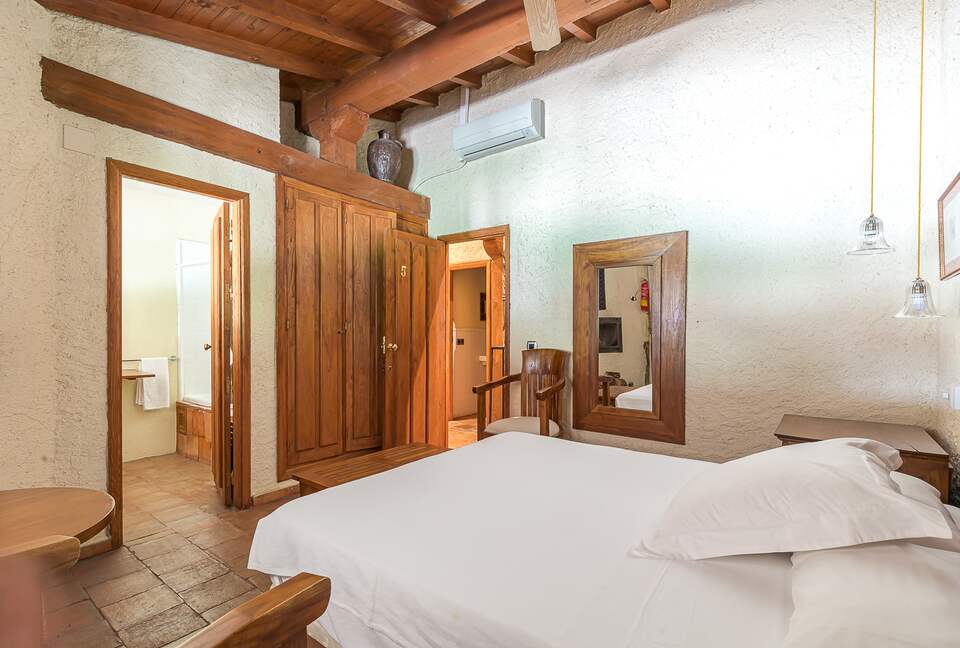Rustic Elegance in the Heart of Extremadura - Cuacos de Yuste, Spain