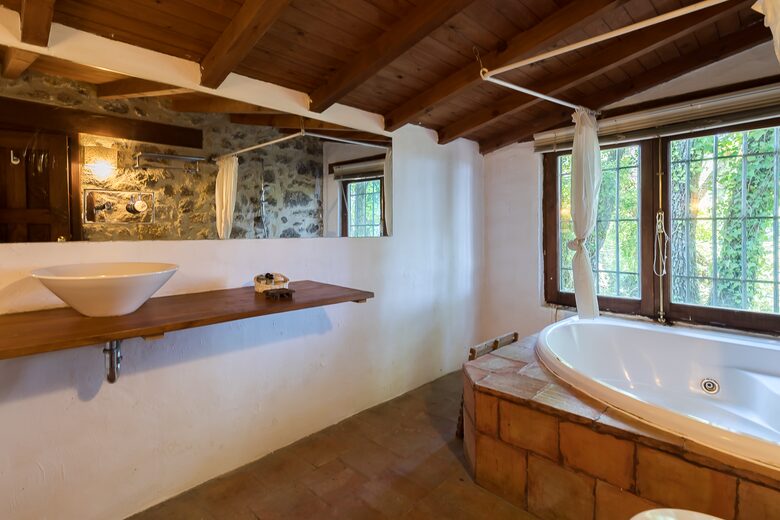Rustic Elegance in the Heart of Extremadura - Cuacos de Yuste, Spain