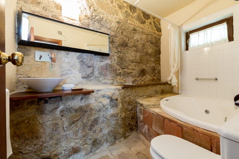 Rustic Elegance in the Heart of Extremadura - Cuacos de Yuste, Spain