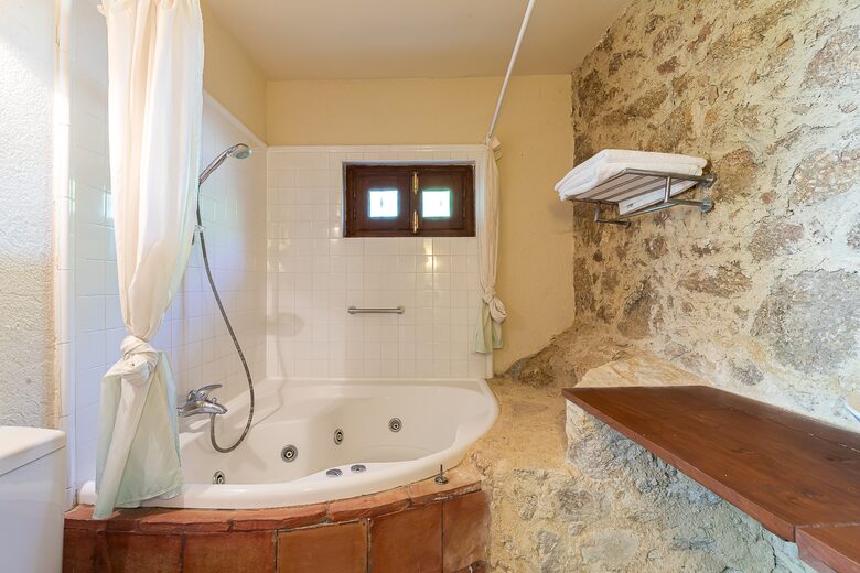 Rustic Elegance in the Heart of Extremadura - Cuacos de Yuste, Spain