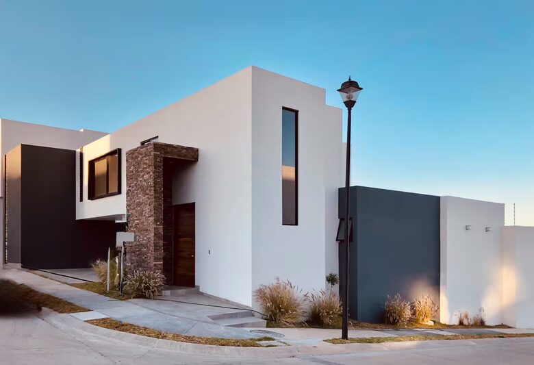 Stylish Contemporary Stay with Ample Outdoor Living - León, Mexico