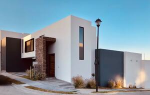 Stylish Contemporary Stay with Ample Outdoor Living - León, Mexico